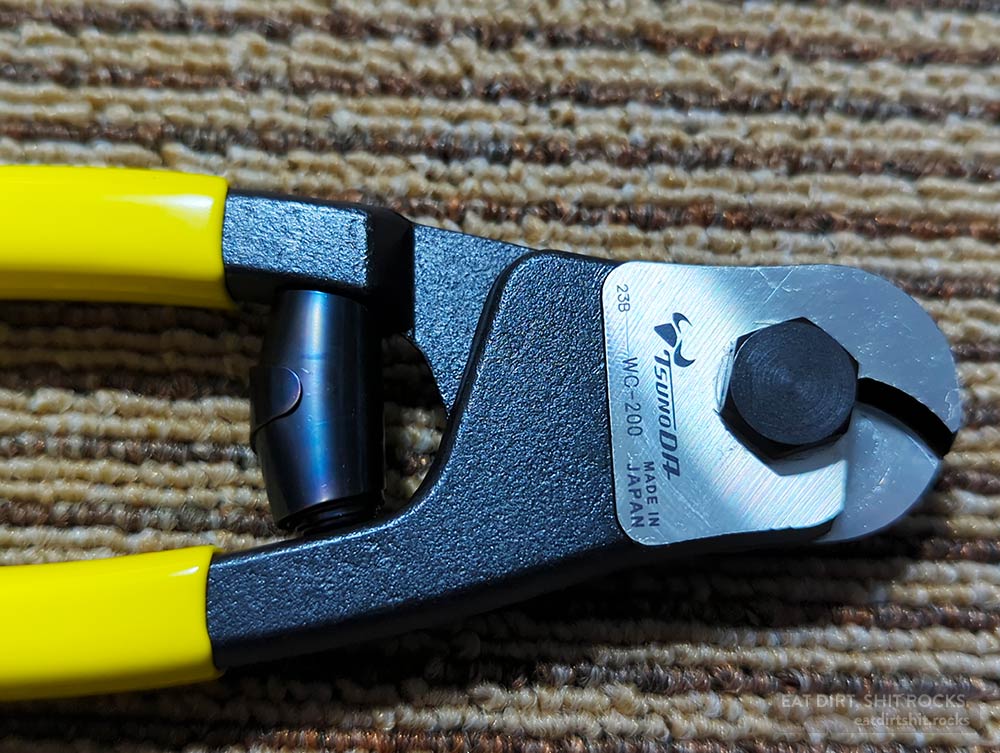 Jaws and volute spring on the Tsunoda WC-200 wire rope cutter.