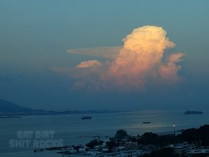 Now isn't that one helluva cloud?